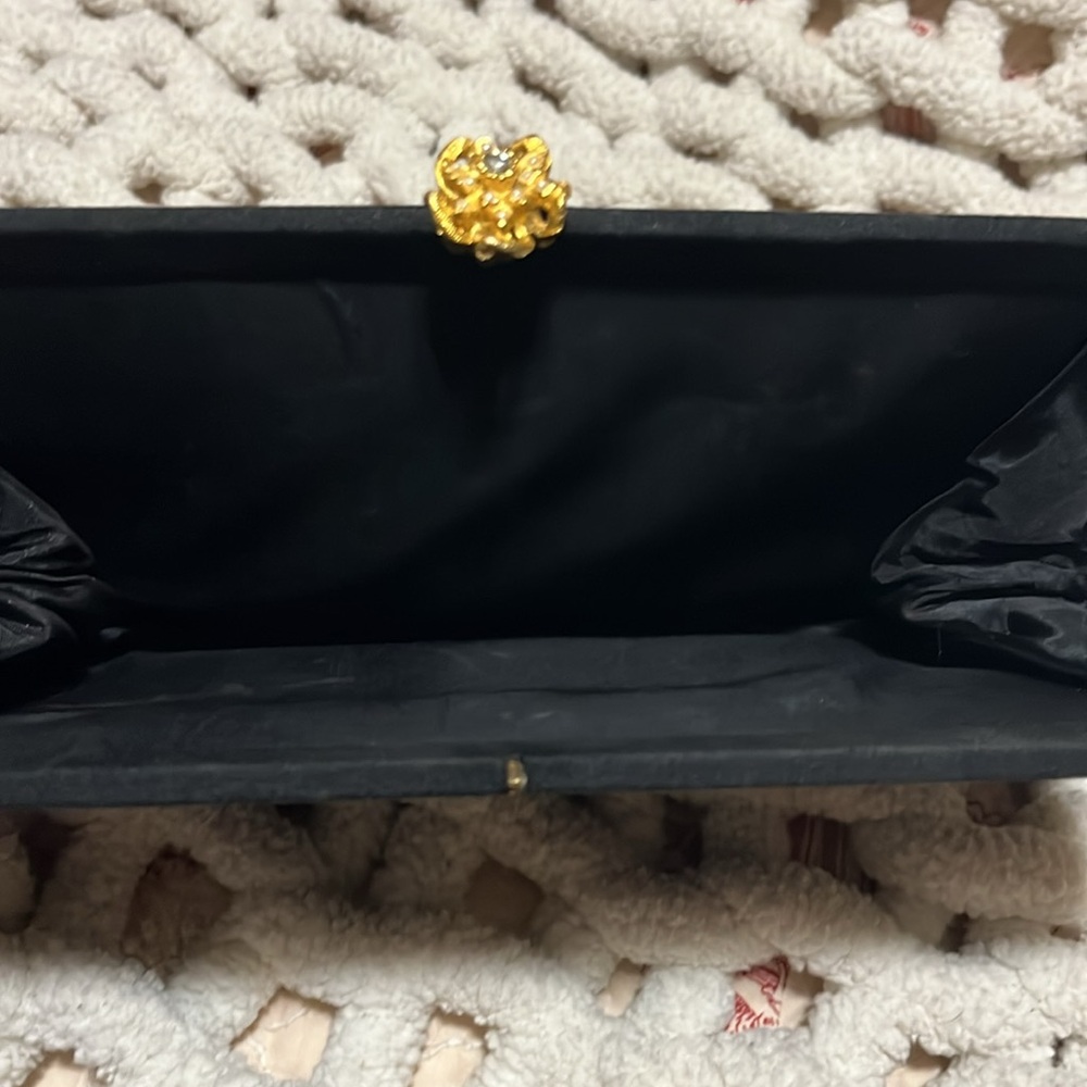 Vintage Black clutch with gold rose closure - Picture 3 of 3